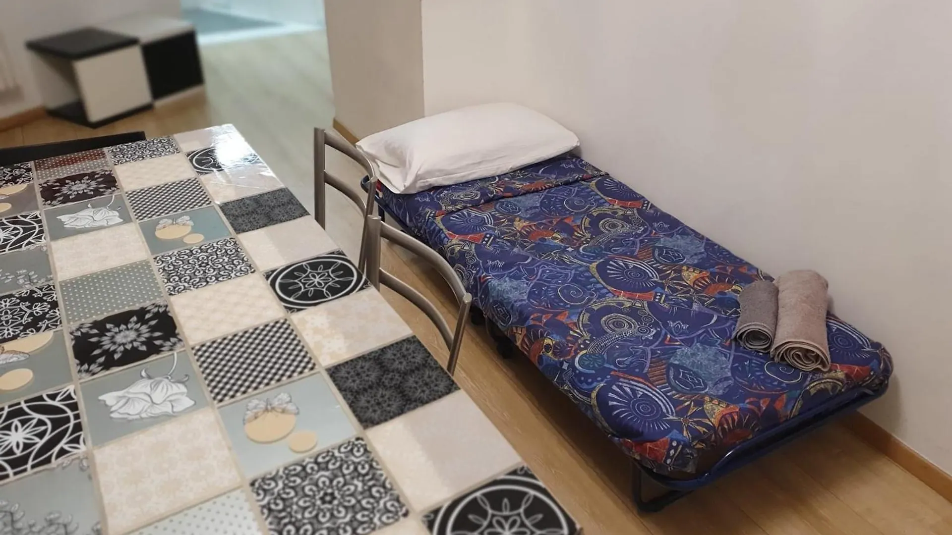 Apartment Your Lovely Home, Porta Venezia-1 Queen Bed, 3 Single Beds, 1 Sofa Bed- Milan