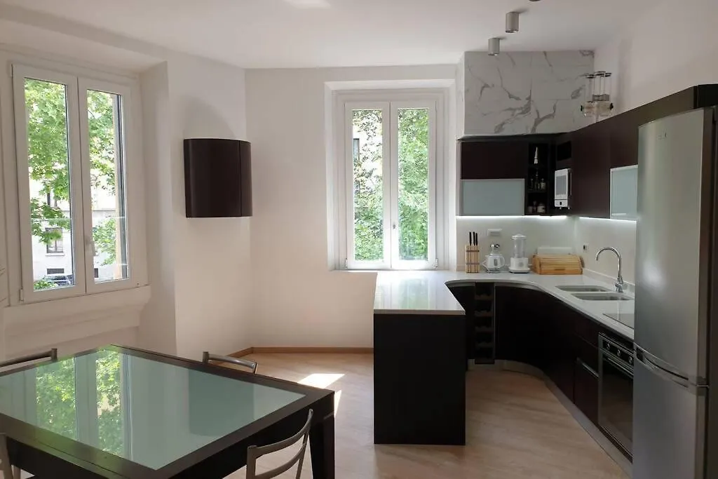 Apartamento Your Lovely Home, Porta Venezia-1 Queen Bed, 3 Single Beds, 1 Sofa Bed- Milán