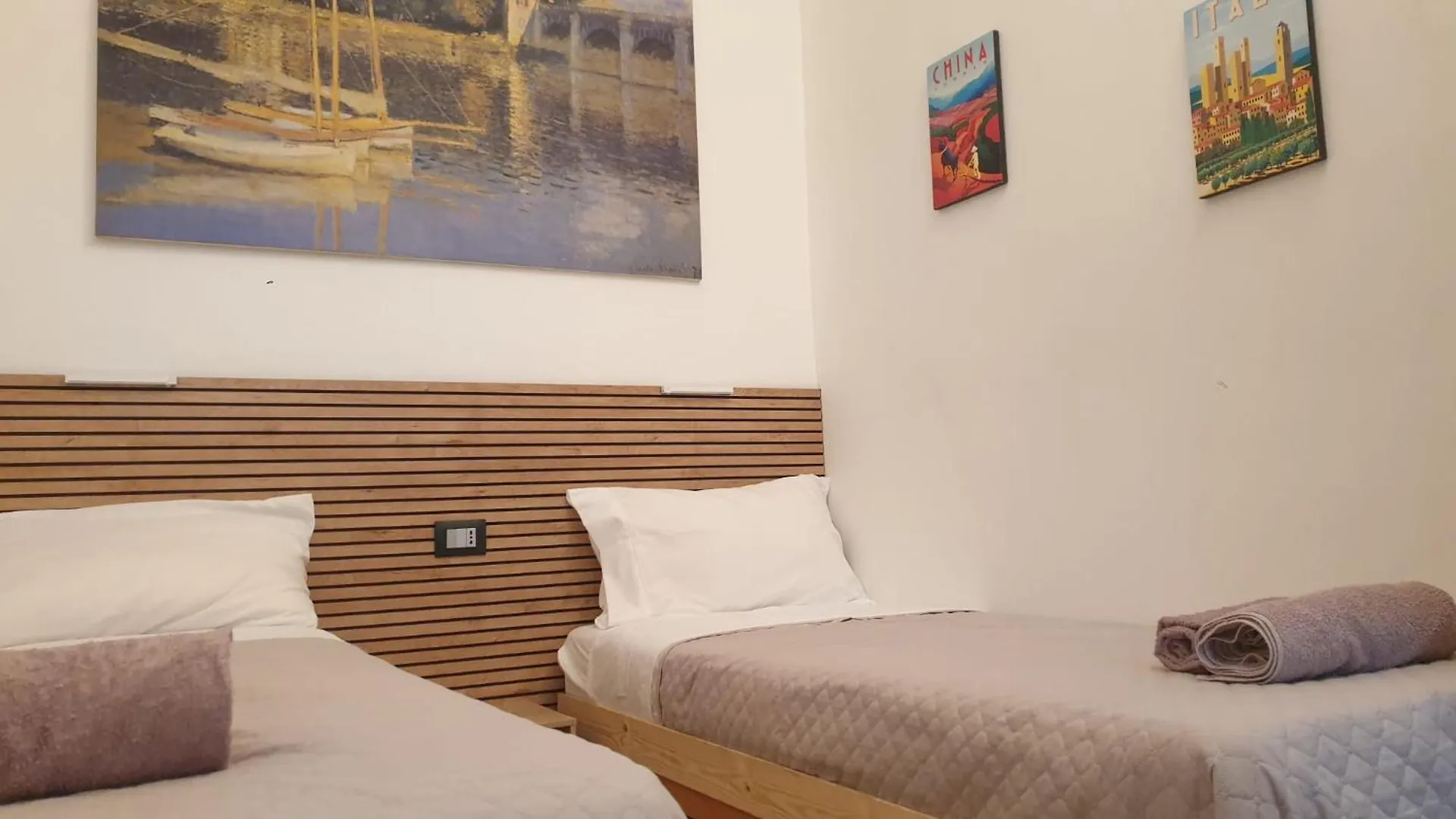 Your Lovely Home, Porta Venezia-1 Queen Bed, 3 Single Beds, 1 Sofa Bed- Milán 0*,