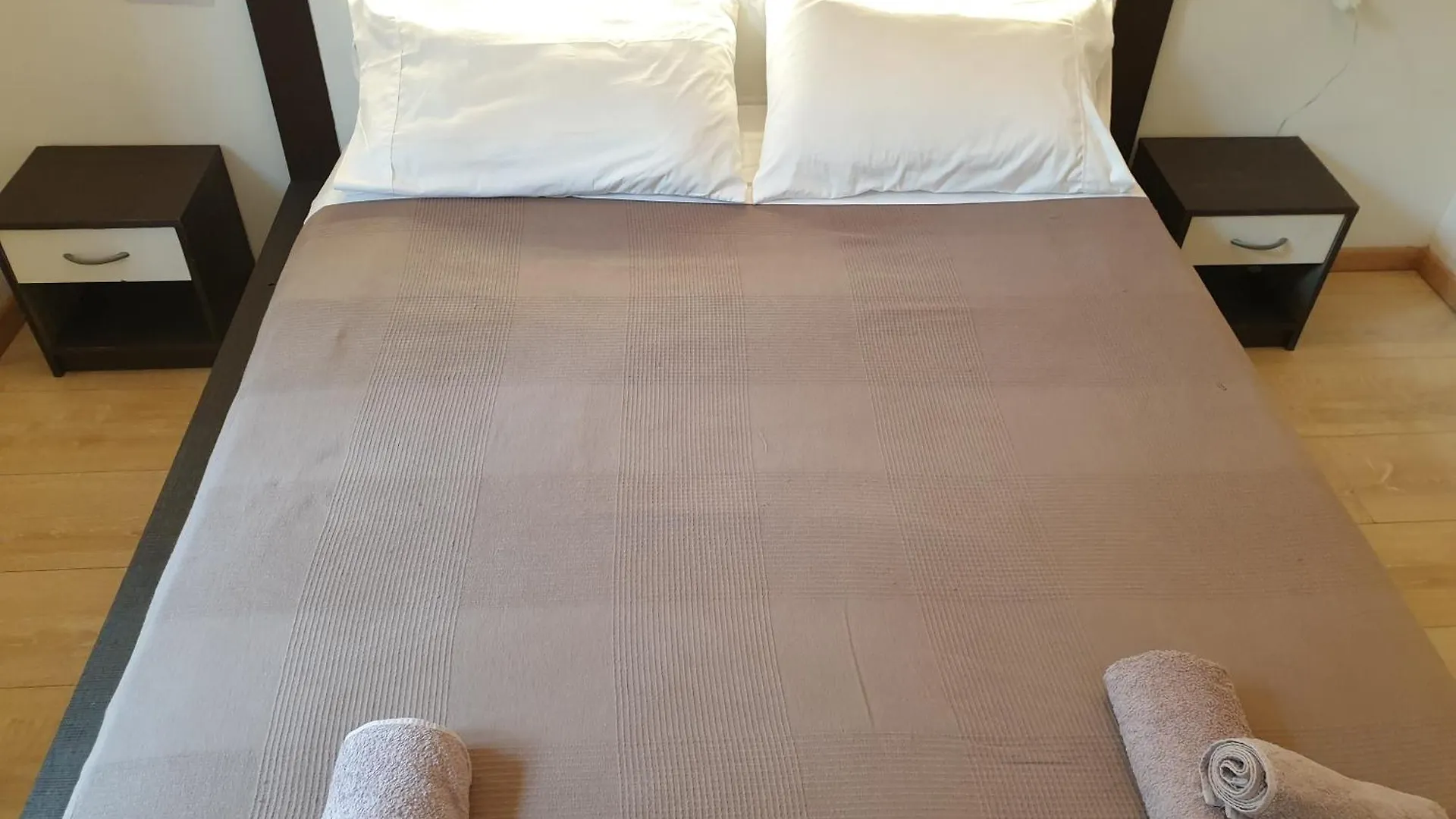 Your Lovely Home, Porta Venezia-1 Queen Bed, 3 Single Beds, 1 Sofa Bed- Milán Italia