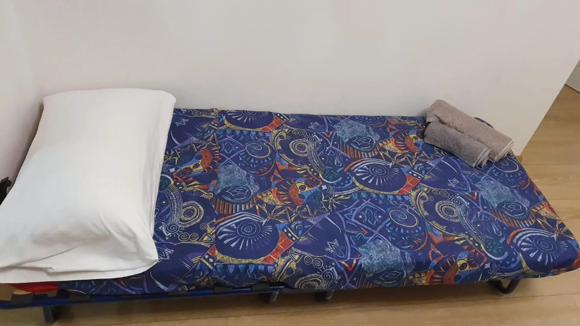 Your Lovely Home, Porta Venezia-1 Queen Bed, 3 Single Beds, 1 Sofa Bed- Milan